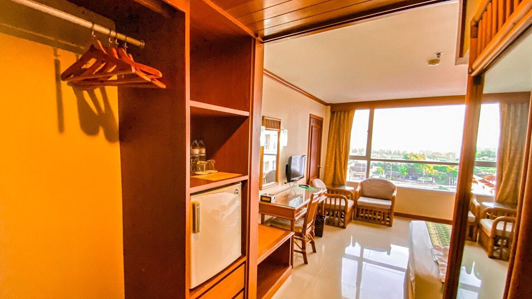 K Park Grand Hotel Sha Plus Certified Surat Thani Esterno foto